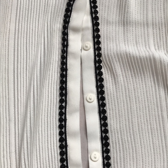 White Short Sleeve Button Dowb - Picture 7 of 11